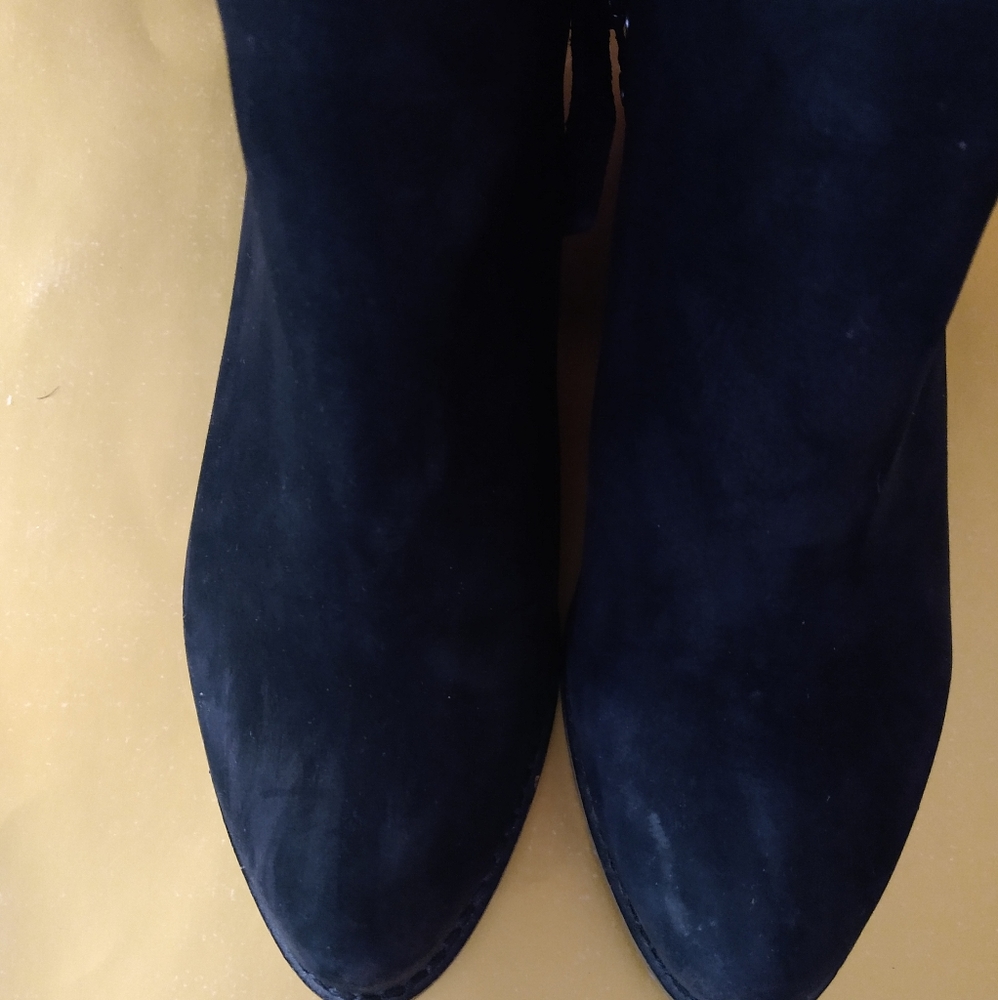 Vince Camuto boots size 6